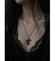 Gotik Kiraz Kuru Kafa Kolye Kırmızı Detaylı Metal Zincir Unisex