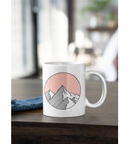 Kio Tasarım Kio Tasarım Dağ Çizimi Pembe Baskılı Kahve Çay Kupası Kupa Beyaz Porselen Mug Sevgililer-İş Arkadaşı-Doğum-Günü Hediyesi Hediye