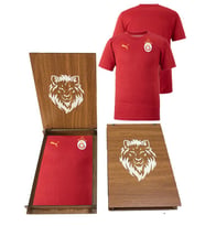 Galatasaray Orijinal Kırmızı Puma A Takım Antrenman 5 Yıldız T-Shirt Ahşap Kutu Hediyeli