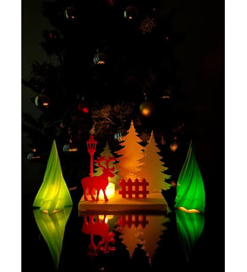 Geyik ve Çam Ağaçlı Kış Köyü Tealight Mumluk Işıklı Yılbaşı Masaüstü Dekoru (Çok Renkli)