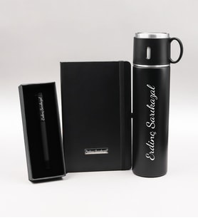 Kişiye Özel 580 ML Bardaklı Siyah Çelik Termos & Siyah Defter & Siyah Roller Kalem Hediye Seti