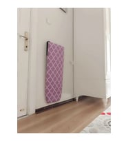 Modern Mor Beyaz Desenli Katlanır Duvara Monte Ütü Masası