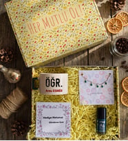 Kişiye Özel Minimal Öğretmen Hediye Kutusu - Kişiye Özel Lüks Fincan, Bileklik, Oje Öğretmenler Günü Hediyesi