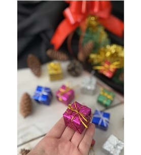 12 Adet Renkli Hediye Paketi Temalı 3 CM Yılbaşı 12 Lİ Yeni Yıl Çam Ağacı Süs Seti Noel Yılbaşı Çam Ağaç Süsleri