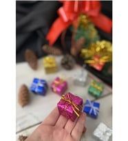 12 Adet Renkli Hediye Paketi Temalı 3 CM Yılbaşı 12 Lİ Yeni Yıl Çam Ağacı Süs Seti Noel Yılbaşı Çam Ağaç Süsleri