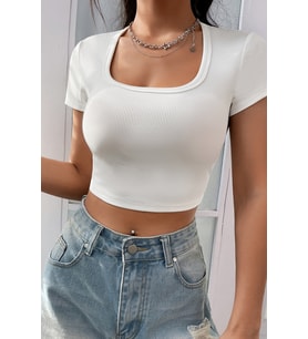 Kadın Beyaz Yarım Kol Düz Yaka Crop Top Bluz