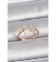 Pirinç Gold Renk Ayarlanabilir Zirkon Taşlı Kalp Beyaz Mineli Model Kadın Yüzük TJ-BYK3388