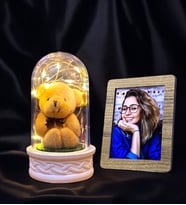 Kişiye Özel Ahşap Fotoğraf Çerçevesi ve Led Işıklı Peluş Ayıcıklı Fanus Doğum Günü Hediyesi