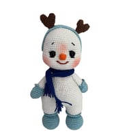 Mavi Atkılı Kardan Bebek Amigurumi Organik Oyuncak