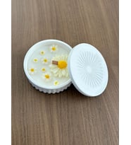 El Yapımı Yuvarlak Kapaklı Kase Papatya %100 Doğal Soya Wax Kokulu Mum Dekoratif (Tatlı Beyaz)