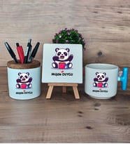 Sevimli Panda Hediye Sepeti Kupa Bardak T Kulplu, Kalemlik ve Dekoratif Taş Arkadaşa Sevgiliye Hediye (Model 3)