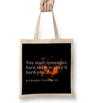 Dystopian You Must Remember To Burn Them Quote Bez Çanta Uzun Saplı