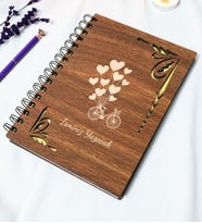 Kişiye Özel Kalp Balonlu Bisiklet Desenli Ahşap Kapaklı Defter - Ajanda - İsme Özel - A5 60 Yaprak (120 SAYFA) Hediyelik (Gold)