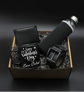 Sevgililer Gününe Özel H2O Kılıflı Cam Suluk& Kişiye Özel Happy Valentines Day Gümüş İsim Baskılı Siyah Kupa & Cüzdan& Kemer Hediye Seti (Model 1)