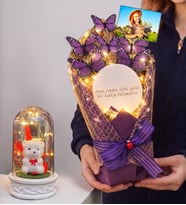 Aynalı Tasarım Fotoğraflı Led Işıklı Mor Kelebek Buketi (Led Işıklı Fanus Hediyeli) (Model 3)