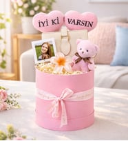 Kadınlar Gününe Özel İyi ki Varsın Tasarımlı,Fotoğraflı,Cüzdan,Toka Ve Ayıcık Anahtarlık,Kutu Seti (Pembe)