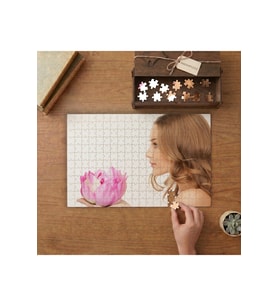 Pembe Çiçek ve Güzel Kadın Tasarımı 240 parça Ahşap Puzzle Ahşap Kutuda MP00608
