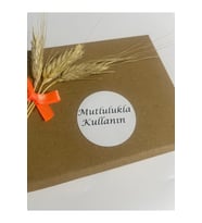 Mutlulukla Kullanın Siyah Yazı Yuvarlak Yapışkanlı Etiket 3x3 cm 150 adet