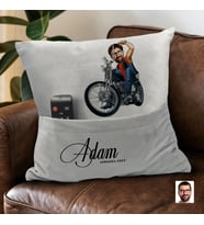 BK Gift Kişiye Özel Motorcu Karikatür Tasarımlı Organizer Kumanda ve Atıştırmalık Cepli Gri Kırlent Yastık- 5 Arkadaşa Hediye, Cepli Yastık