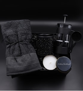 Siyah Havlu & Siyah French Press & Yıldızlı Mat Siyah Kupa & Siyah Metal Kutulu Mum Hediye Seti
