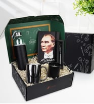 Öğretmene Özel Gümüş Kupa & Kişiye Özel Metalik Roller Kalem & Atatürk Baskılı Defter & Bardak Mum & Deri Kılıflı Siyah 500 Ml Su Matarası Hediye Seti