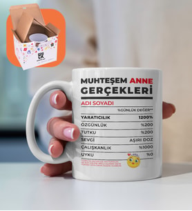 Anneler Gününe Anneye Özel Kişiselleştirilebilir Muhteşem Anne Gerçekleri Tasarımlı Beyaz Renk Porselen Premium Kupa  - Kanguru Kesesi