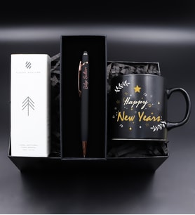 Yılbaşına Özel Happy New Years Kupa & Siyah Rose Gold Tükenmez Kalem & Bargello Kadın Parfümü 50ml Hediye Seti