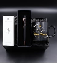 Yılbaşına Özel Happy New Years Kupa & Siyah Rose Gold Tükenmez Kalem & Bargello Kadın Parfümü 50ml Hediye Seti