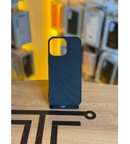 iPhone 16 Pro Max Uyumlu Kaymaz Tırtıklı Dokulu Mat Kılıf (Siyah)