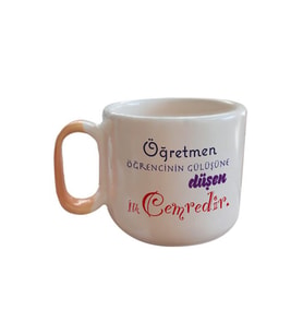 Kişiye Özel Öğretmen Öğrencinin Gülüşüne Düşen İlk Cemredir Baskılı Turuncu Kulplu Arya Çay Kupa (Beyaz)