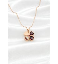 925 Ayar Gümüş Rodyum Garnet Taşlı Ters Yonca Kolye (Pembe)