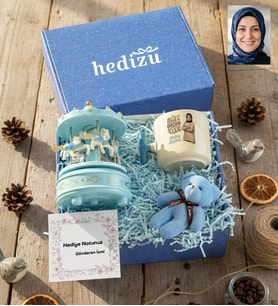 Kişiye Özel Karikatürlü Best Mom Ever Anneye Hediye Hediye Kutusu - Kişiye Özel T Kupa, Atlı Karınca Müzik Kutusu, Peluş Anahtarlık Anneler Günü Hediyesi