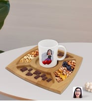 BK Gift Kişiye Özel Kadın Karikatürlü Beyaz Kupa ve Doğal Masif Ahşap 4 Bölmeli Sunum Tabağı Çerezlik Hediye Seti-2
