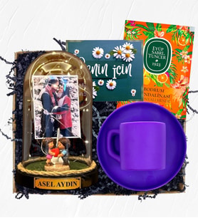 Fotoğraflı İsimli ve Işıklı Fanus & Mor Kahve Fincanı Hediye Seti  Kişiye Özel Premium Set (Model 4)