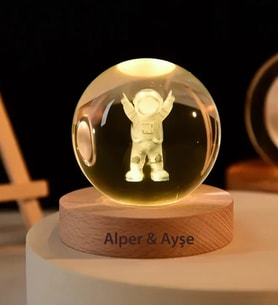 3D Kristal Top Astronot Adam Model Ahşap Standlı Usb Kablolu