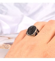 925 AYAR GÜMÜŞ OVAL MODEL MİKRO TAŞLI ERKEK YÜZÜK
