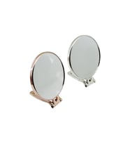 YUVARLAK   6 İNÇ= ÇAP:15CM  MAKYAJ AYNASI  ÇİFT TARAFLI   BRONZ - GÜMÜŞ PLS.ÇERÇEVE   KATLANIR AYAKLI (4767)
