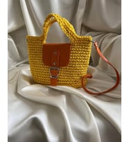 Floky El Yapımı Renkli Örgü El Çantası – Yazın Ruhunu Taşıyan 3 Farklı Renk Seçeneği (Sarı)