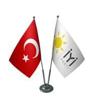 Masa Üstü İYİ Parti Bayrağı Türk Bayrağı İkili Krom Direk Masa Bayrak Seti