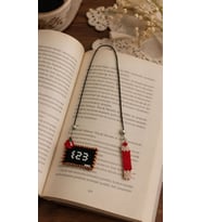 Miyuki Boncuk El Yapımı Yazı Tahtası ve Kırmızı Kalem Kitap Ayracı (Çok Renkli)