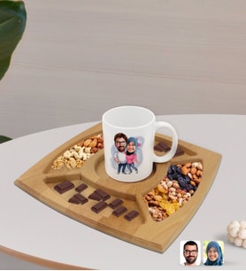 BK Gift Kişiye Özel Sevgililer Karikatürlü Beyaz Kupa ve Doğal Masif Ahşap 4 Bölmeli Sunum Tabağı Çerezlik Hediye Seti-58