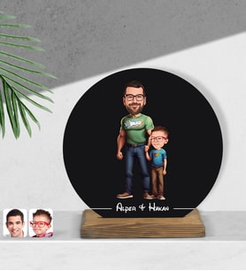 BK Gift Kişiye Özel Baba-Oğul Karikatürlü Yuvarlak Ahşap Biblo-1, Babalar Günü Hediyesi, Babaya Hediye