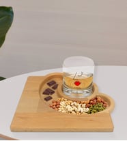 BK Gift Kişiye Özel Picasso Kadın Figürlü Viski Bardağı ve Doğal Masif Ahşap Yarım Ay Sunum Tabağı Çerezlik Hediye Seti-1