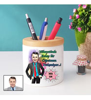 Karikatürlü Erkek Öğretmene Kalemlik