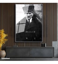 Gümüş Renk Metal Çerçeveli Tamperli Cam Tablo Atatürk Kalpaklı Kürklü Palto Kışlık Atatürk Tablosu Duvar Dekoru