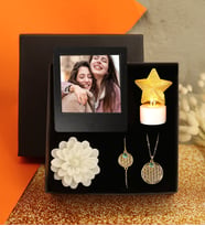 Özel Kutusunda Kişiye Özel Mini Palaroid Çerçeve & Bileklik & Zirkon Taşlı Kolye & Led Yıldız ıIşık & Dekoratif Mum Hediye Seti