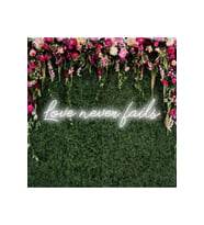 Love never fails Yazılı Neon Tabela