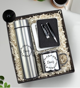 Kişiye Özel Tasarım 500 ML Dereceli Termos & 32 GB USB Siyah Touch Kalem & Gümüş Renk Vintage Kupa Hediye Seti