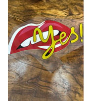 ÜTÜ İLE YAPIŞAN DUDAK YES YAZILI ARMA TRANSFER BASKI 28X15 CM