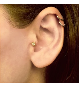 Taşlı Üçgen Model Tragus Küpe (Gold)